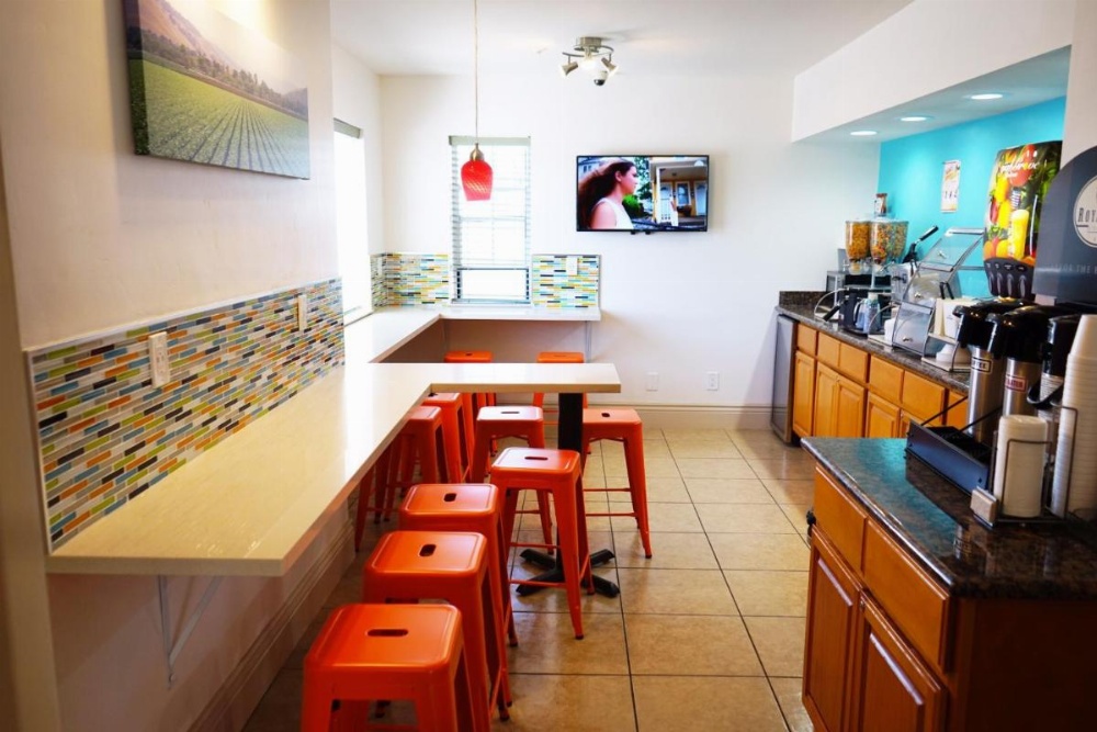 Howard Johnson by Wyndham Salinas Image 12