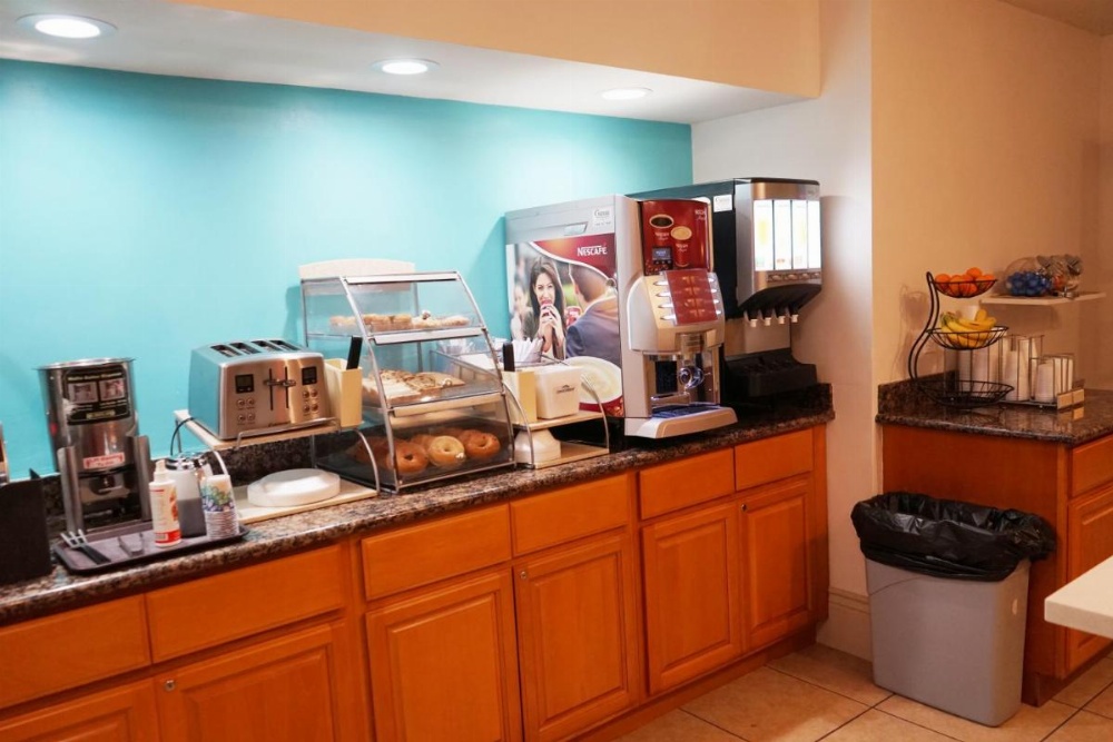 Howard Johnson by Wyndham Salinas Image 14