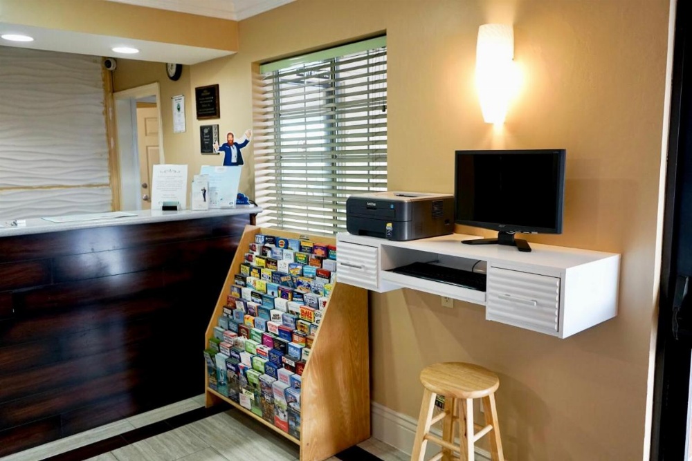 Howard Johnson by Wyndham Salinas Image 17
