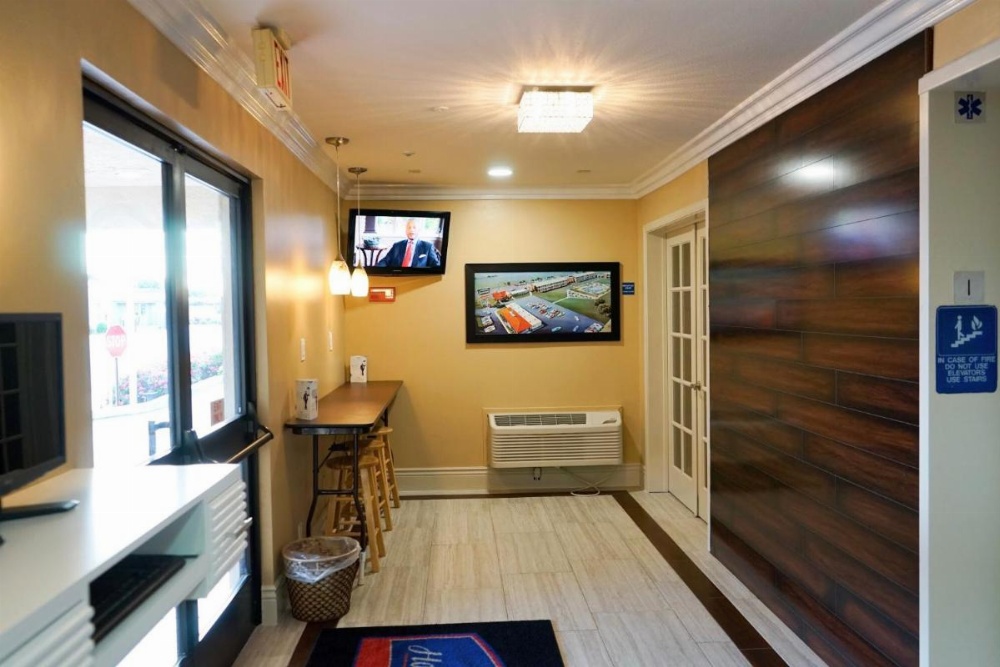 Howard Johnson by Wyndham Salinas Image 19